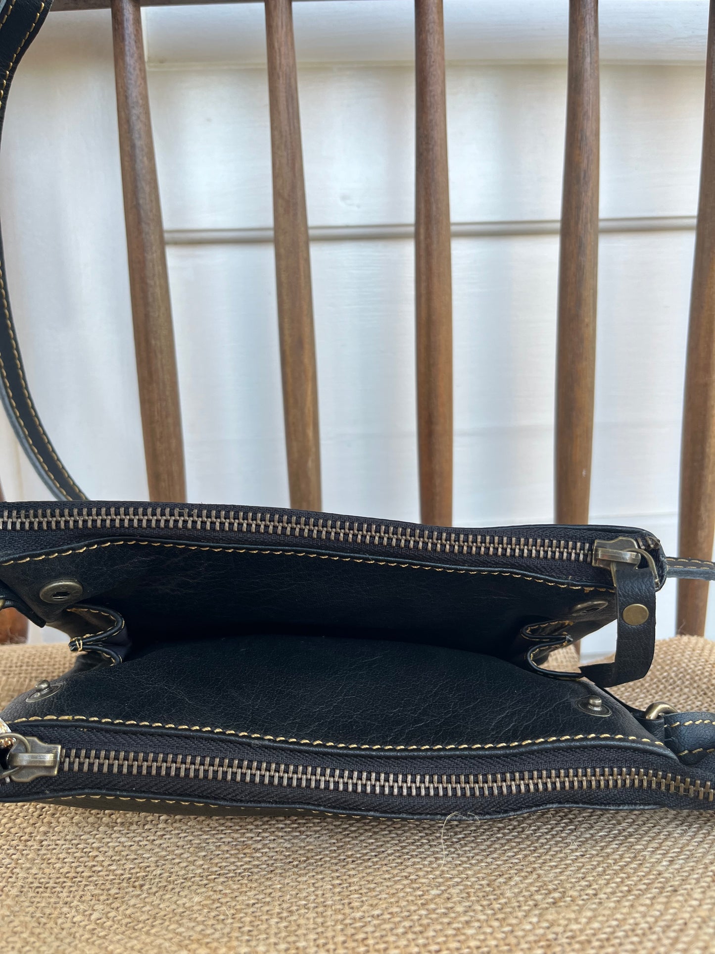 Trotz Black Leather Crossbody Bag